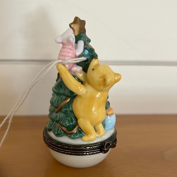 Classic Pooh Midwest of Cannon Falls Porcelain Hinged Box - Picture 2 of 10